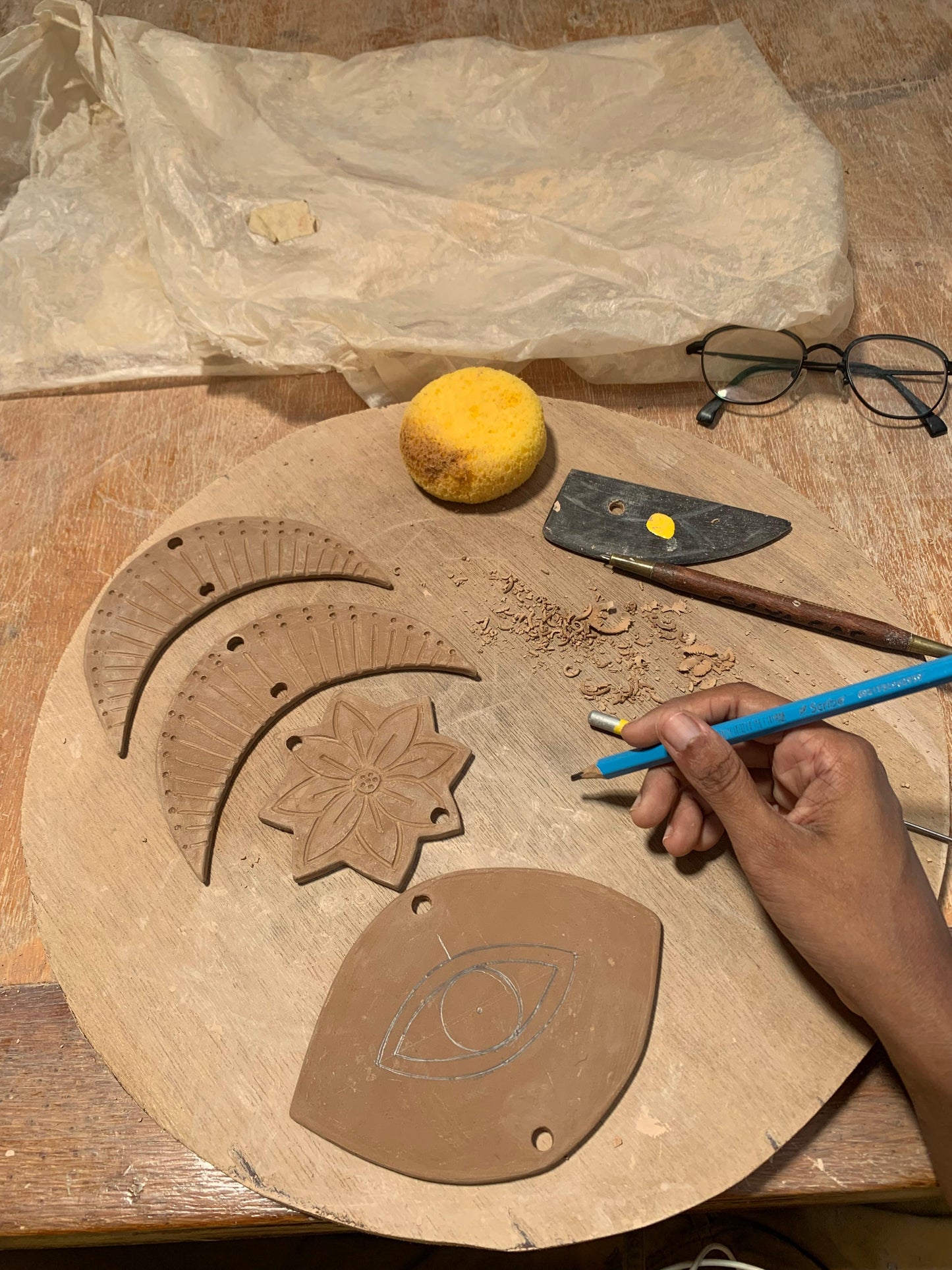 Workshop: Imprints in Clay–a personalised tile making workshop